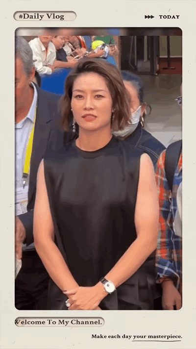 偶遇微卷短发气质迷人退役后越来越美球王会体育惊艳！李娜上海大师赛被(图3)