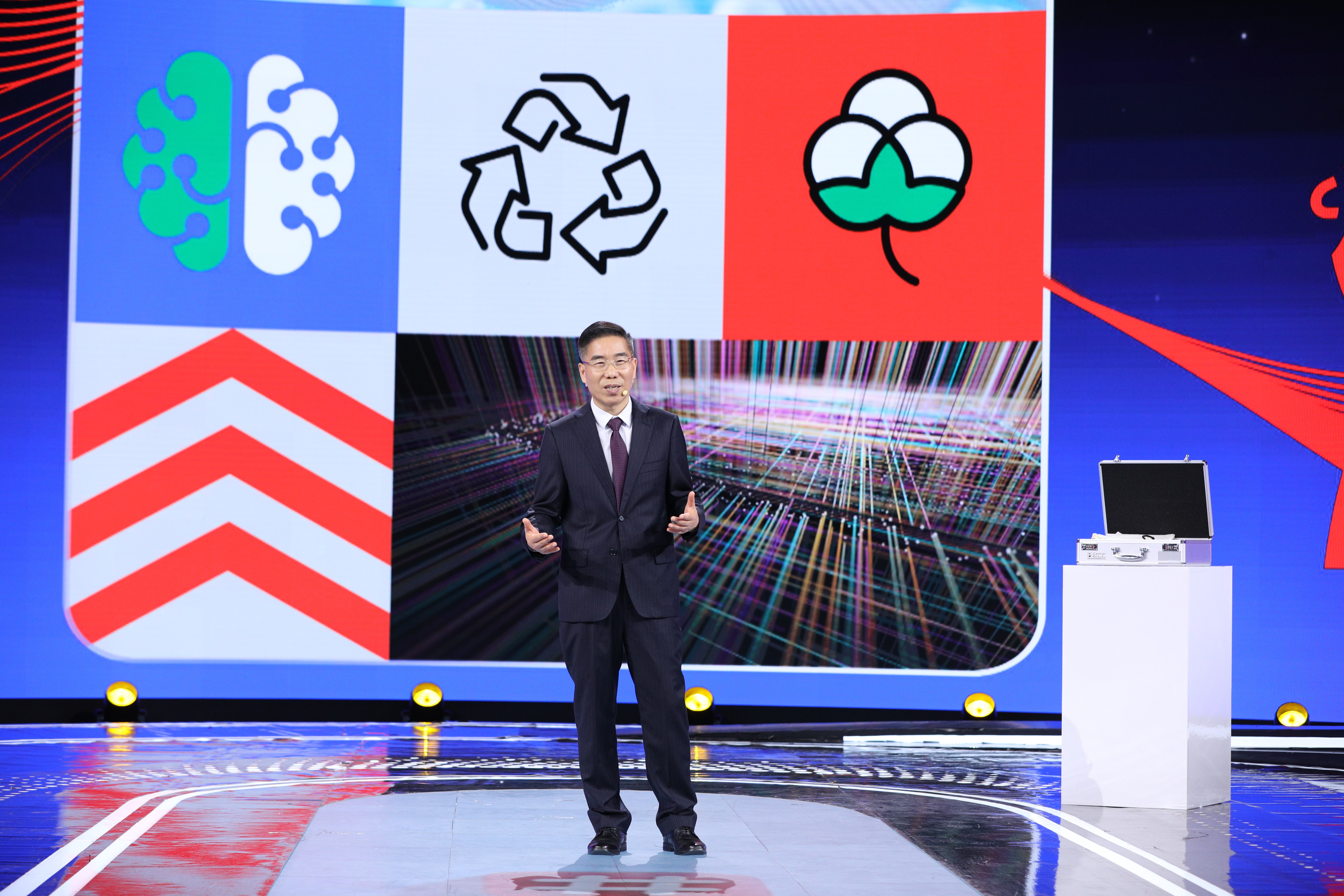 》徐卫林：纺织新力量球王会网页版《开讲啦(图4)